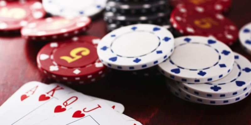 Phân tích chiến lược trong các tình huống Poker